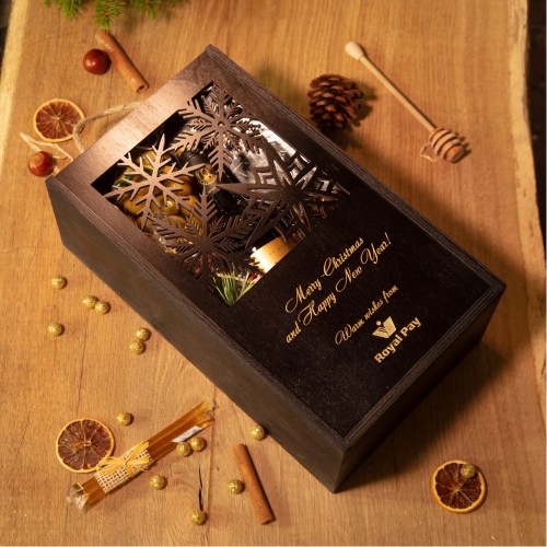 Подарочная коробка с гравировкой  "GOLD"